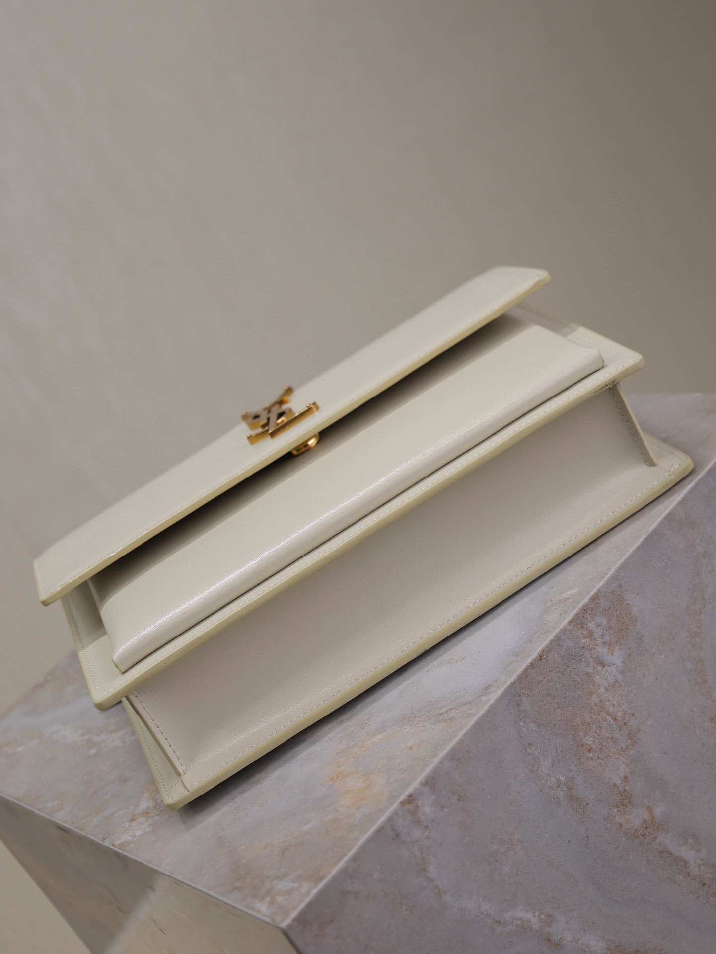 Yves Saint Laurent sunset bag Size：25*18*5cm