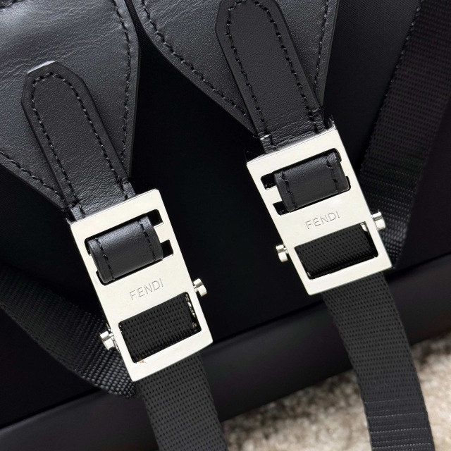 Borsa a tracolla da uomo Fendi Dimensioni: 33*38*16cm