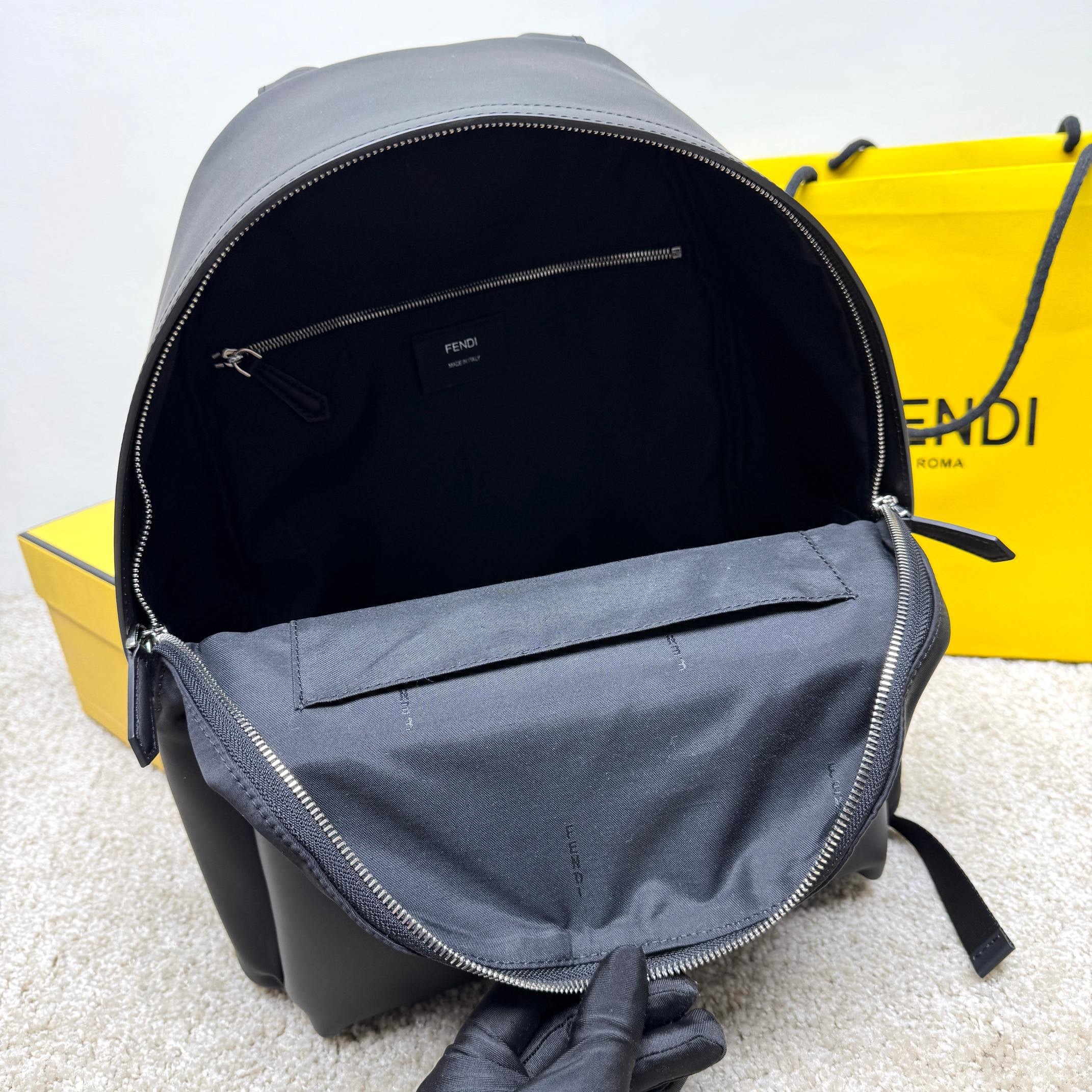 Borsa a tracolla da uomo Fendi Dimensioni: 33*38*16cm