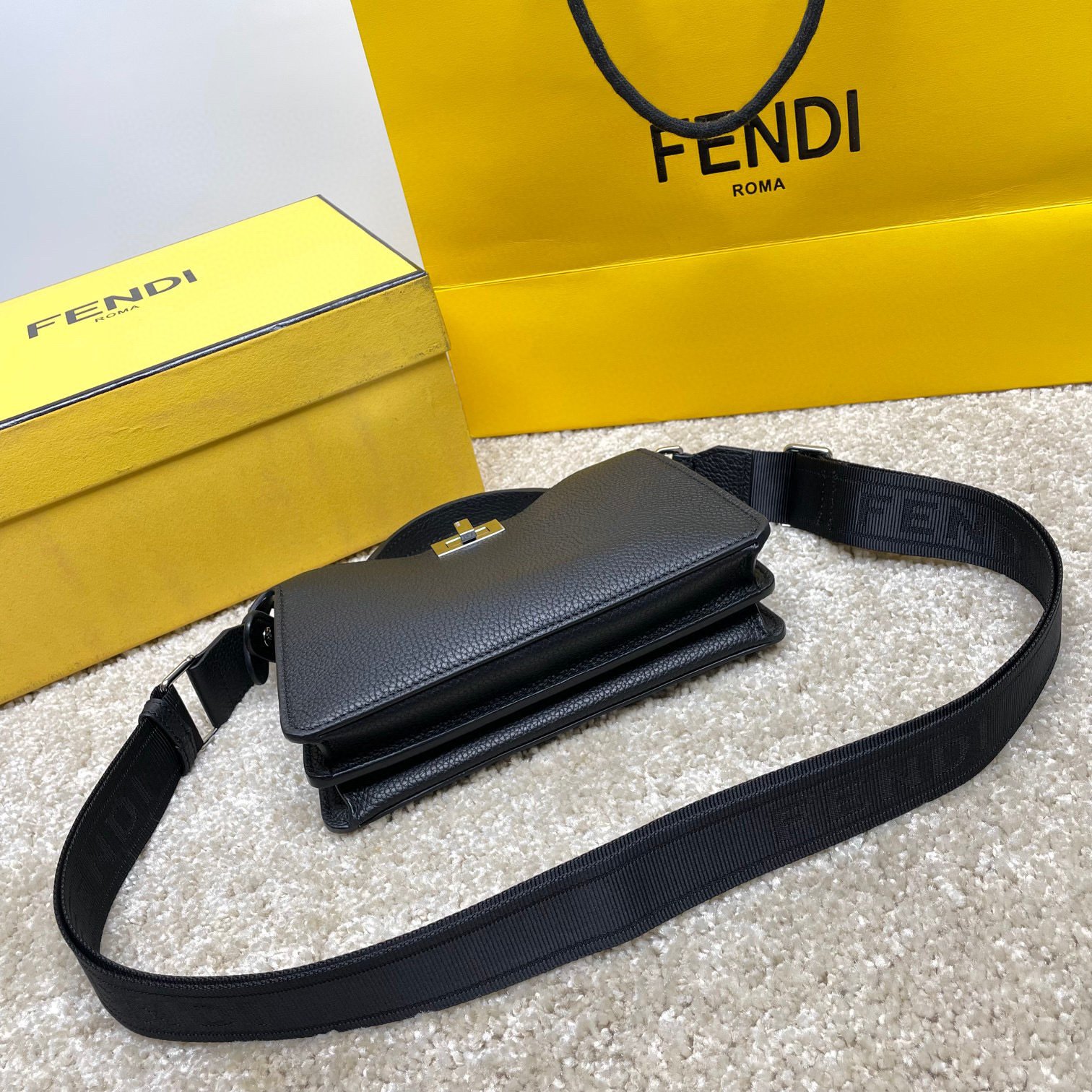 Fendi Einzelne Umhängetasche Größe: 23 * 14 * 6 cm
