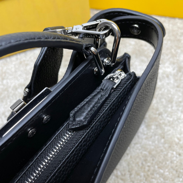 Fendi Einzelne Umhängetasche Größe: 23 * 14 * 6 cm