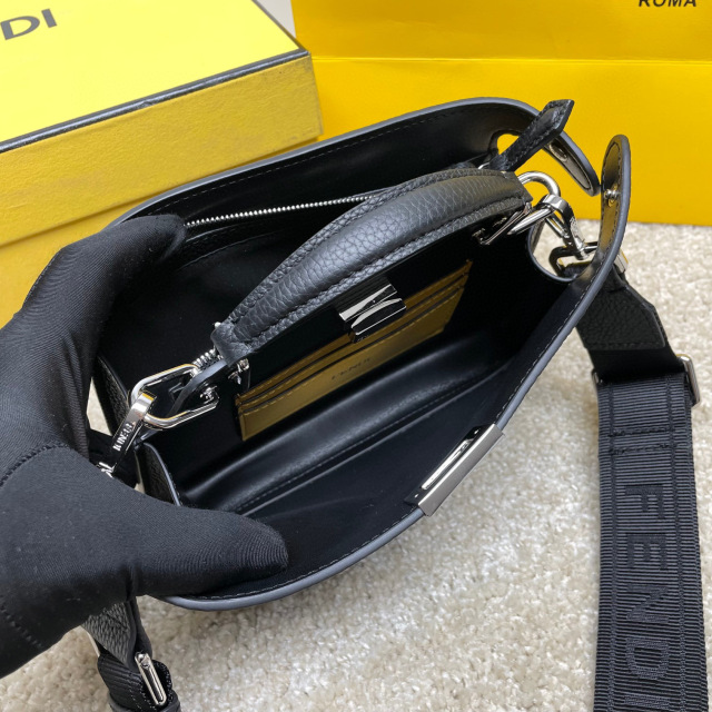 Fendi Einzelne Umhängetasche Größe: 23 * 14 * 6 cm