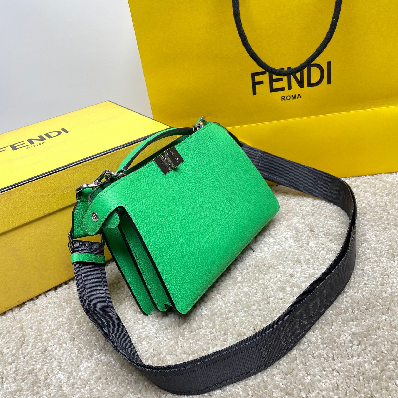 Borsa a tracolla singola Fendi Dimensioni: 23*14*6cm