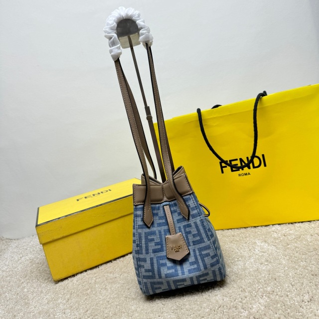 Beg baldi Fendi Saiz：15*15*18.5cm