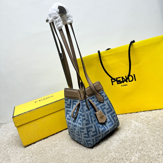 Beg baldi Fendi Saiz：15*15*18.5cm
