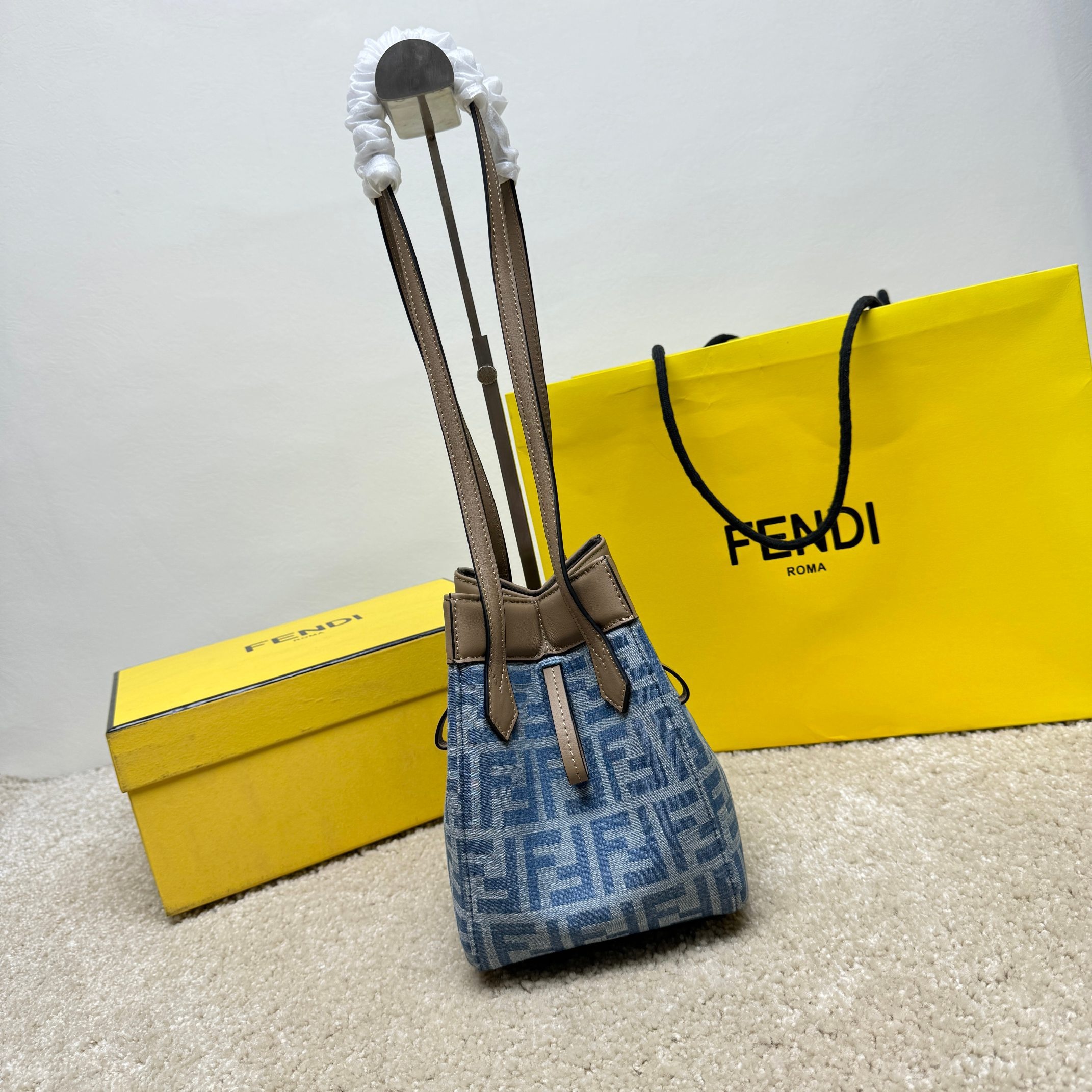 Beg baldi Fendi Saiz：15*15*18.5cm