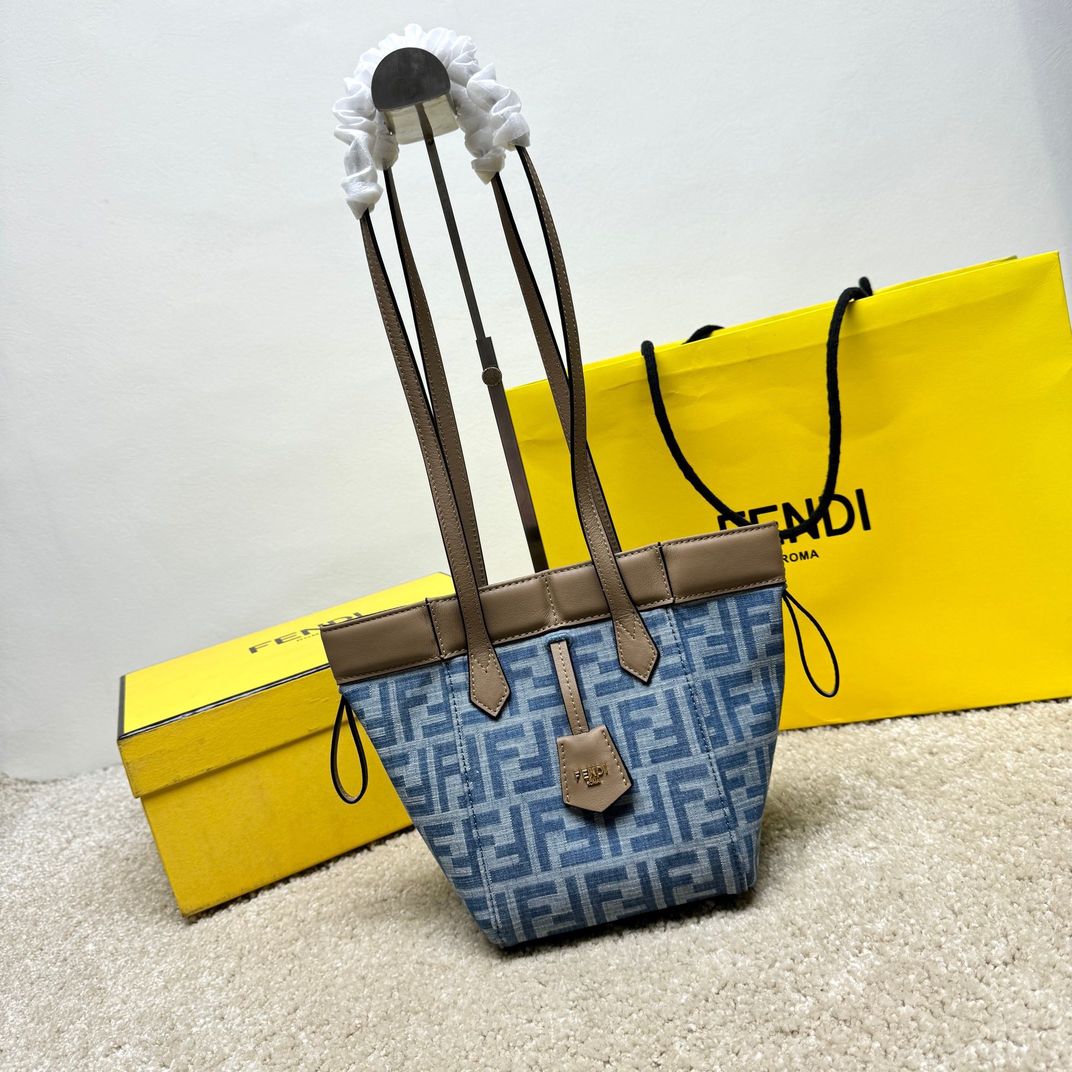 Beg baldi Fendi Saiz：15*15*18.5cm
