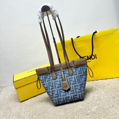 Beg baldi Fendi Saiz：15*15*18.5cm