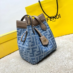 Beg baldi Fendi Saiz：15*15*18.5cm