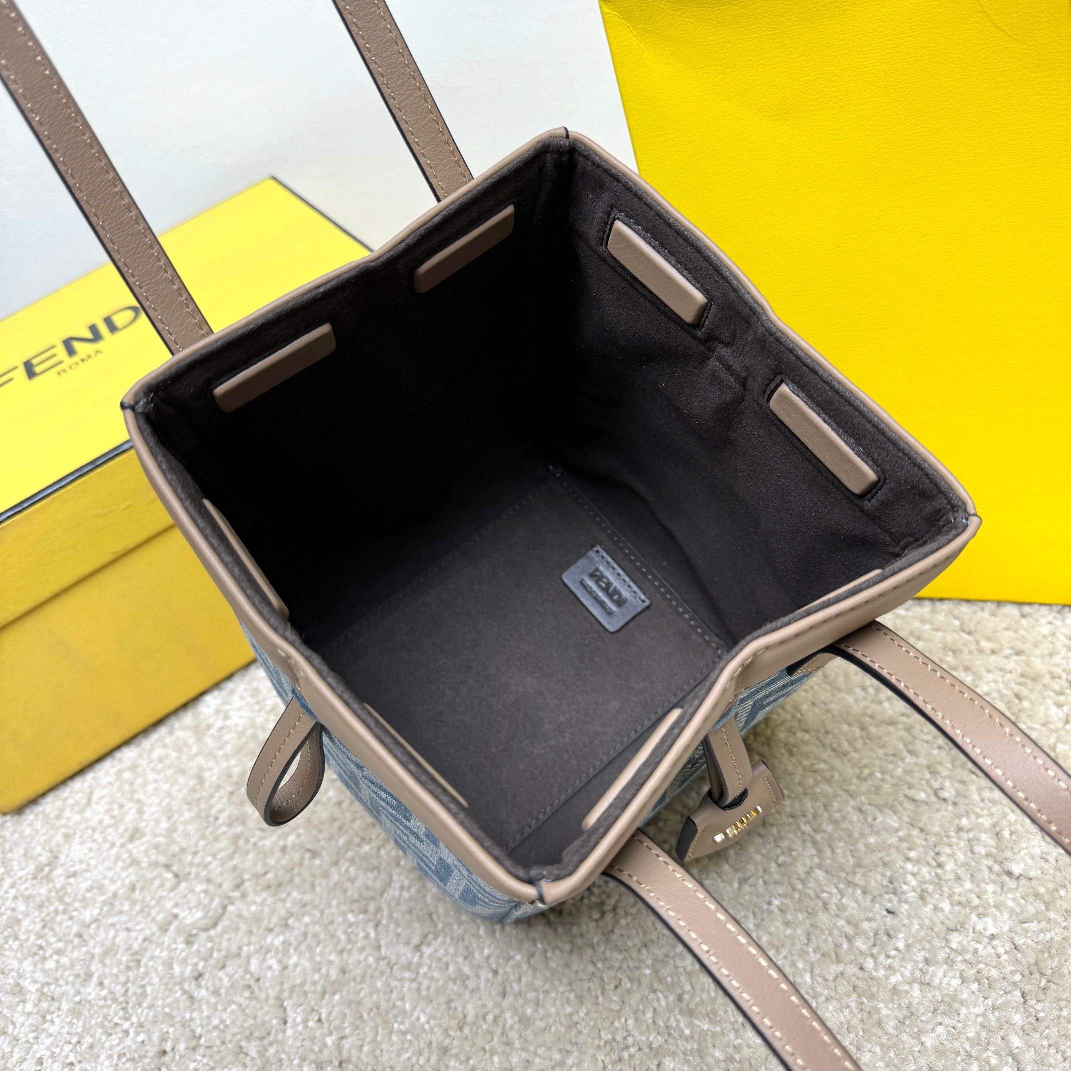 Beg baldi Fendi Saiz：15*15*18.5cm