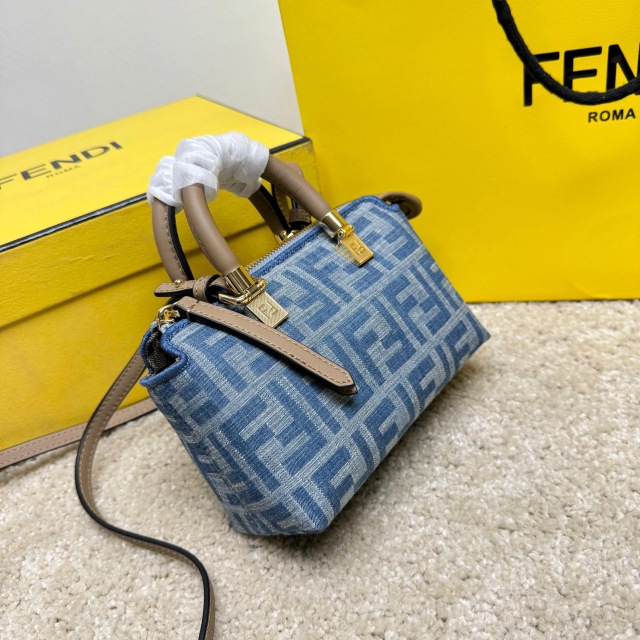 Borsa a mano Fendi Dimensioni: 20,5*9*12 cm