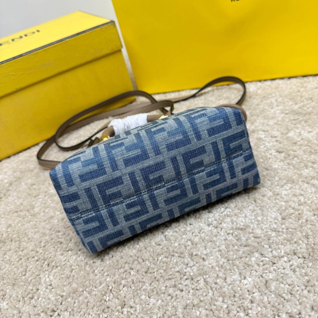 Borsa a mano Fendi Dimensioni: 20,5*9*12 cm