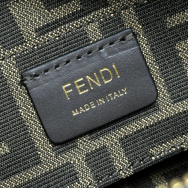 Borsa a mano Fendi Dimensioni: 20,5*9*12 cm