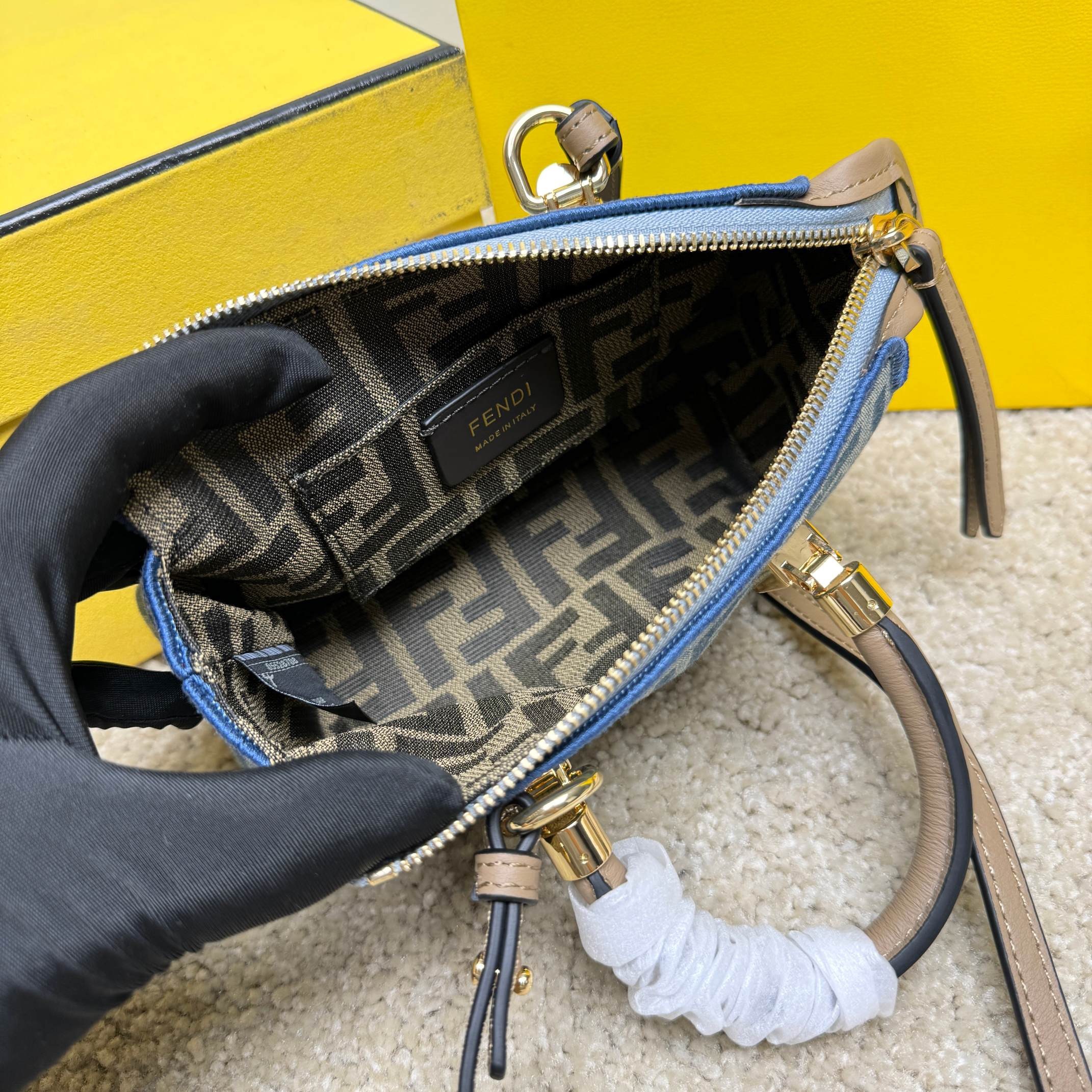 Borsa a mano Fendi Dimensioni: 20,5*9*12 cm