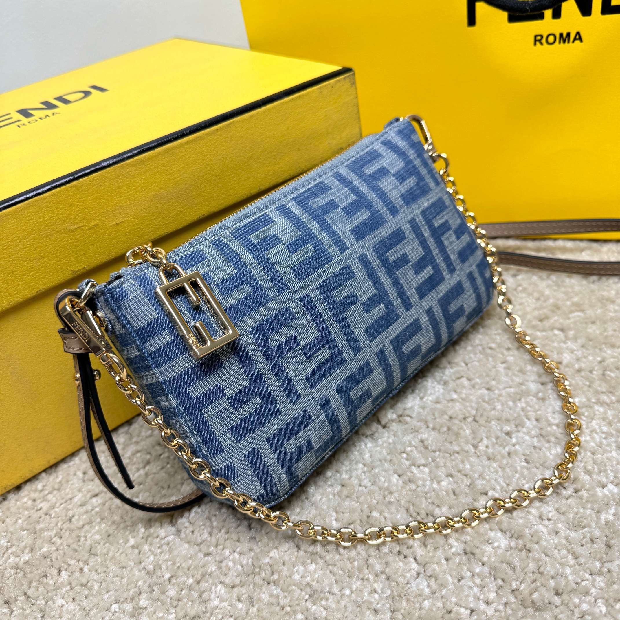 Fendi Mahjong bag Size：20*3*19cm