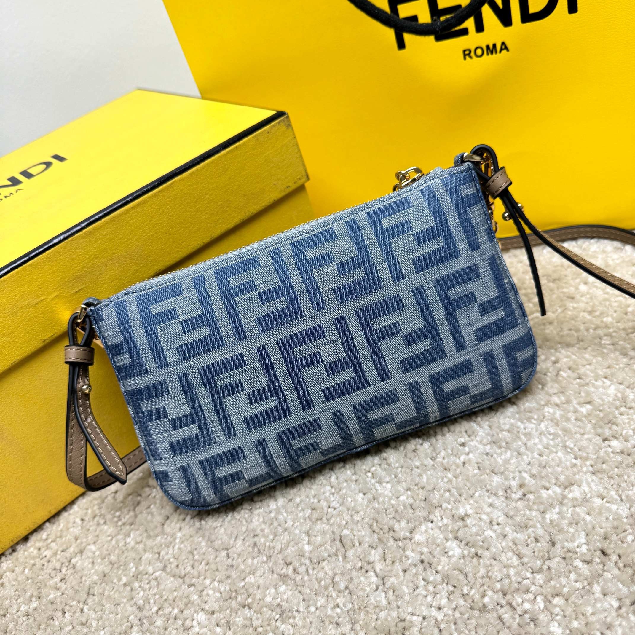 Fendi Mahjong bag Size：20*3*19cm