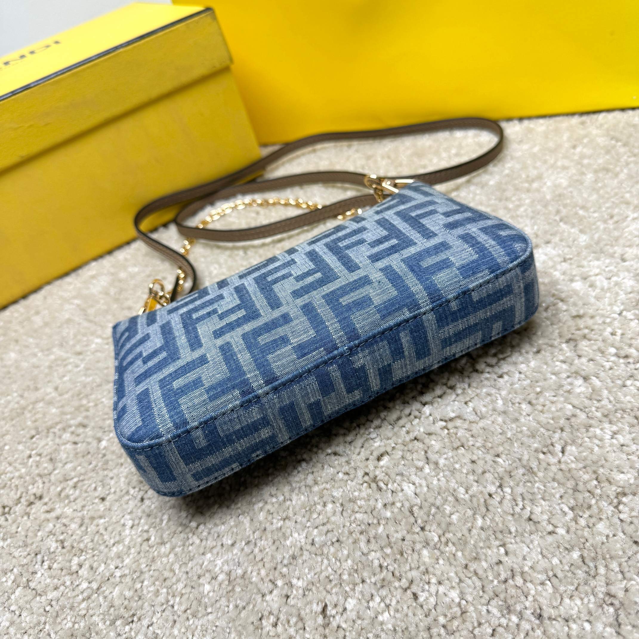 Fendi Mahjong bag Size：20*3*19cm