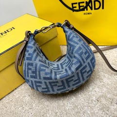 Fendi Herz Monatstasche Größe: 20 x 13 x 7,5 cm