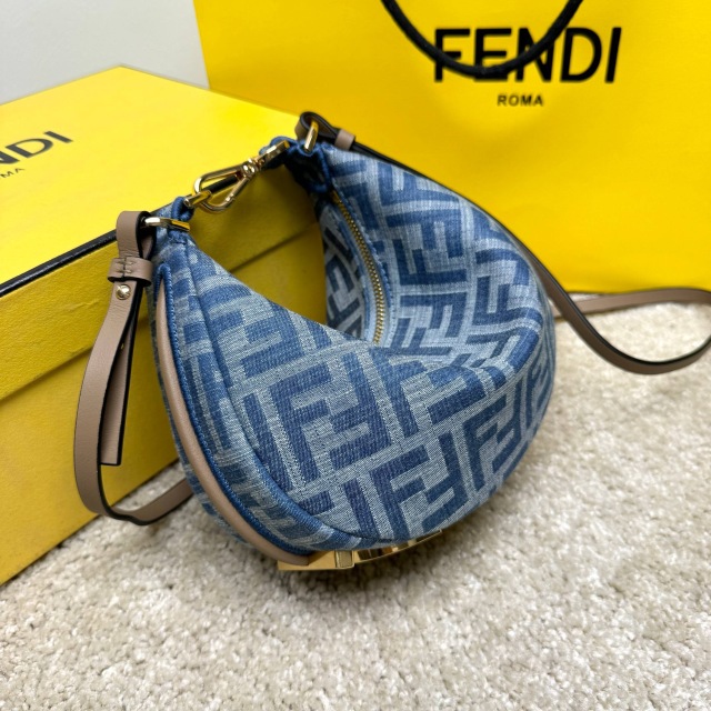 Fendi Herz Monatstasche Größe: 20 x 13 x 7,5 cm