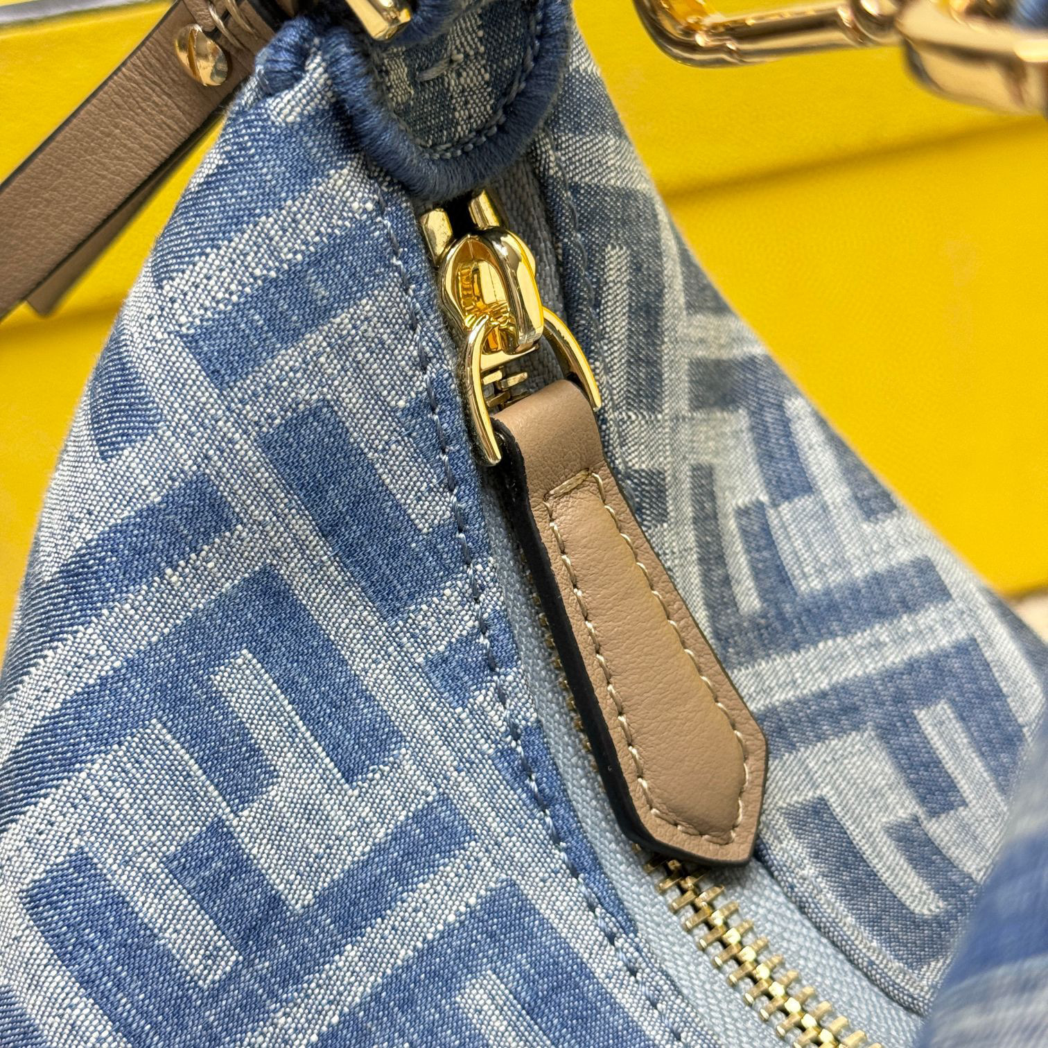 Fendi Herz Monatstasche Größe: 20 x 13 x 7,5 cm