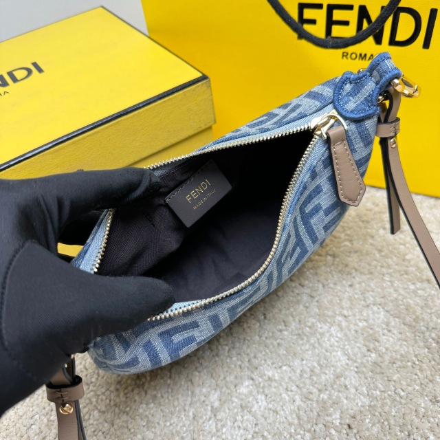 Fendi Herz Monatstasche Größe: 20 x 13 x 7,5 cm