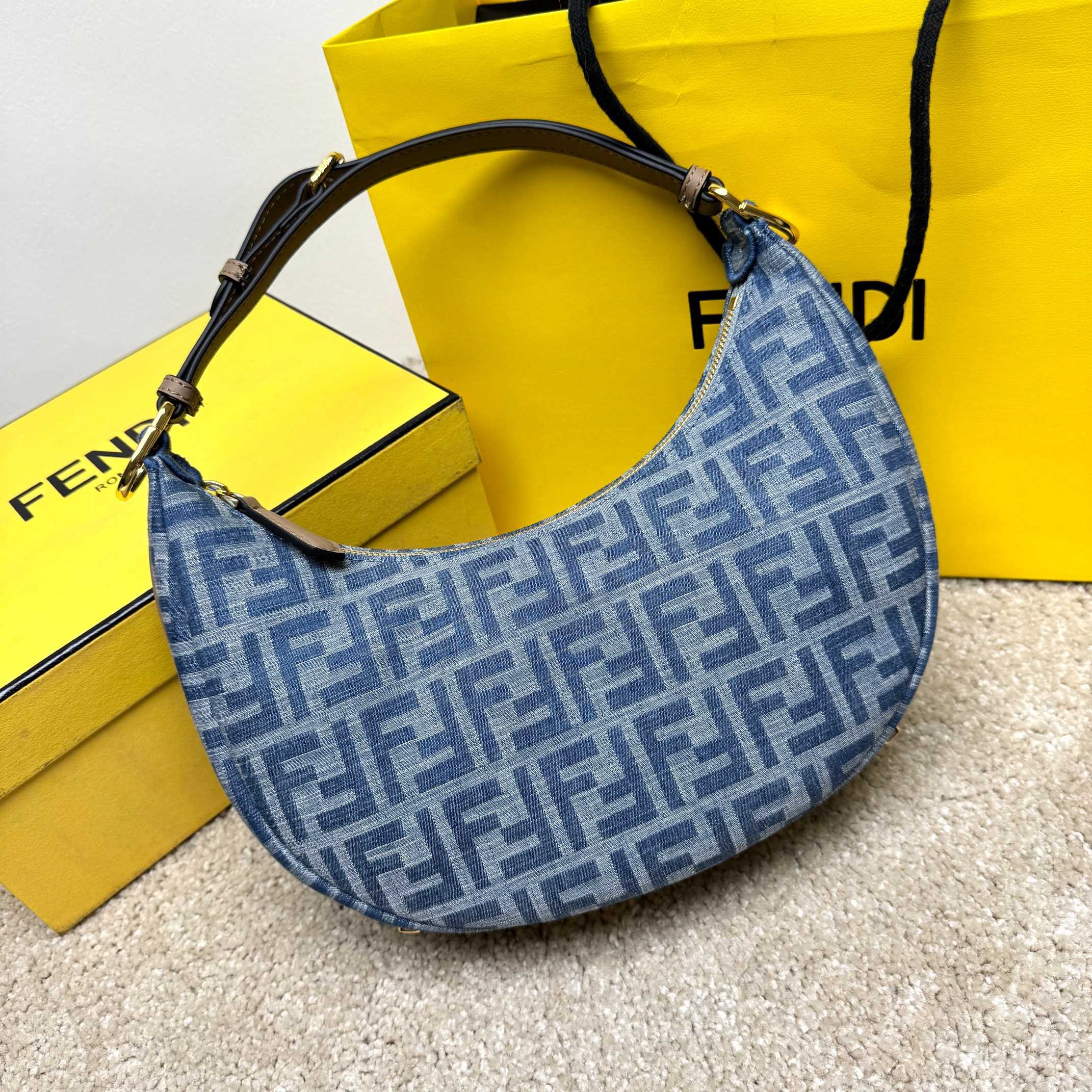 Borsa a forma di cuore Fendi Dimensioni: 29*24*10cm