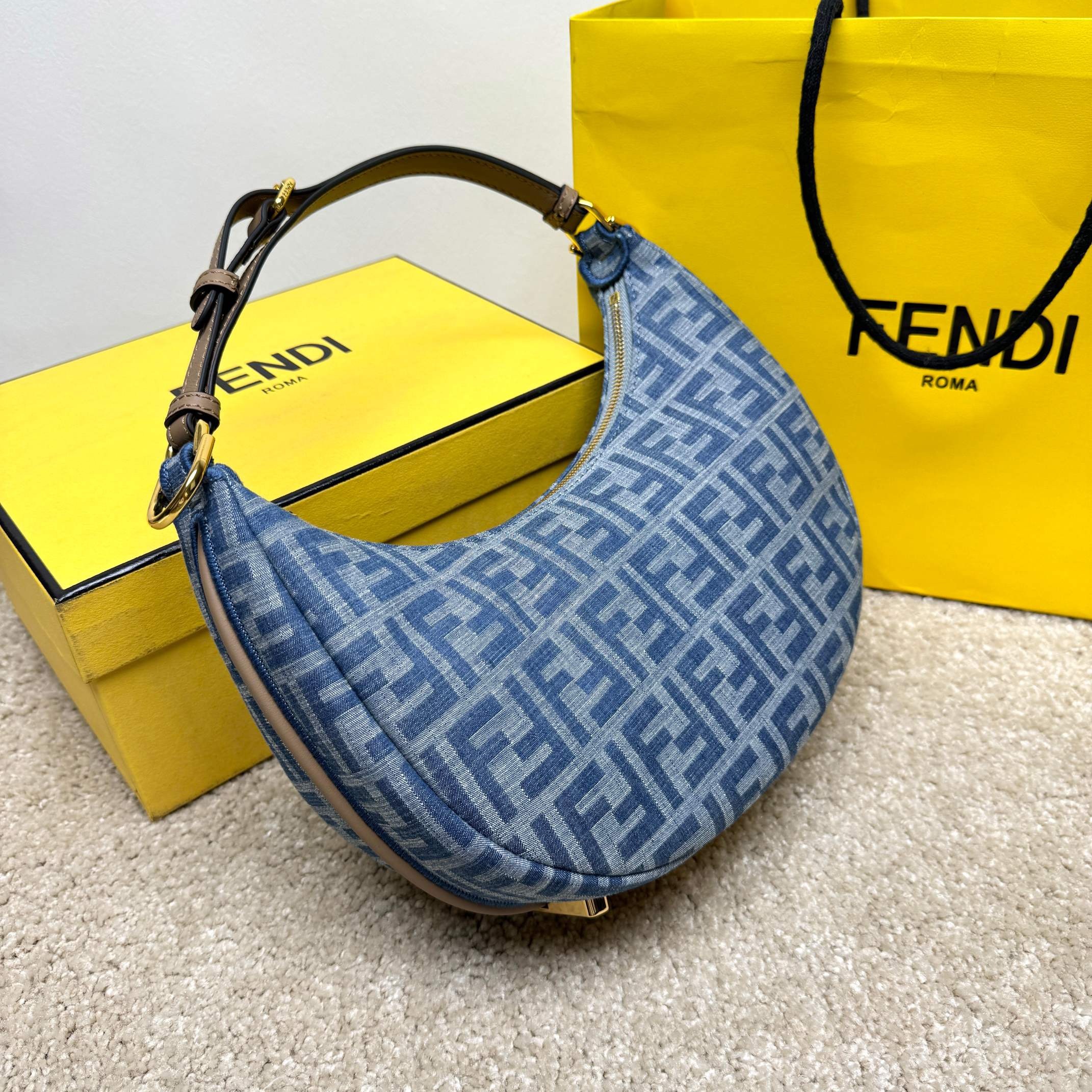 Borsa a forma di cuore Fendi Dimensioni: 29*24*10cm