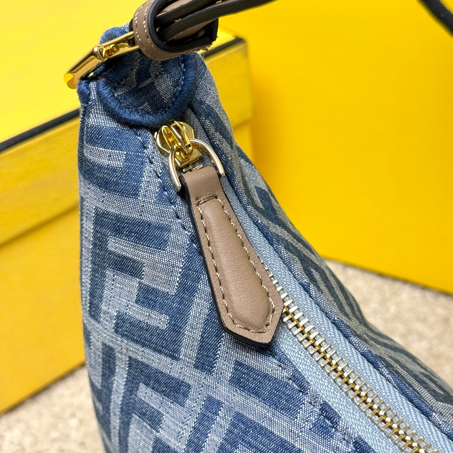 Borsa a forma di cuore Fendi Dimensioni: 29*24*10cm