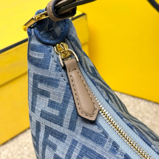 Borsa a forma di cuore Fendi Dimensioni: 29*24*10cm
