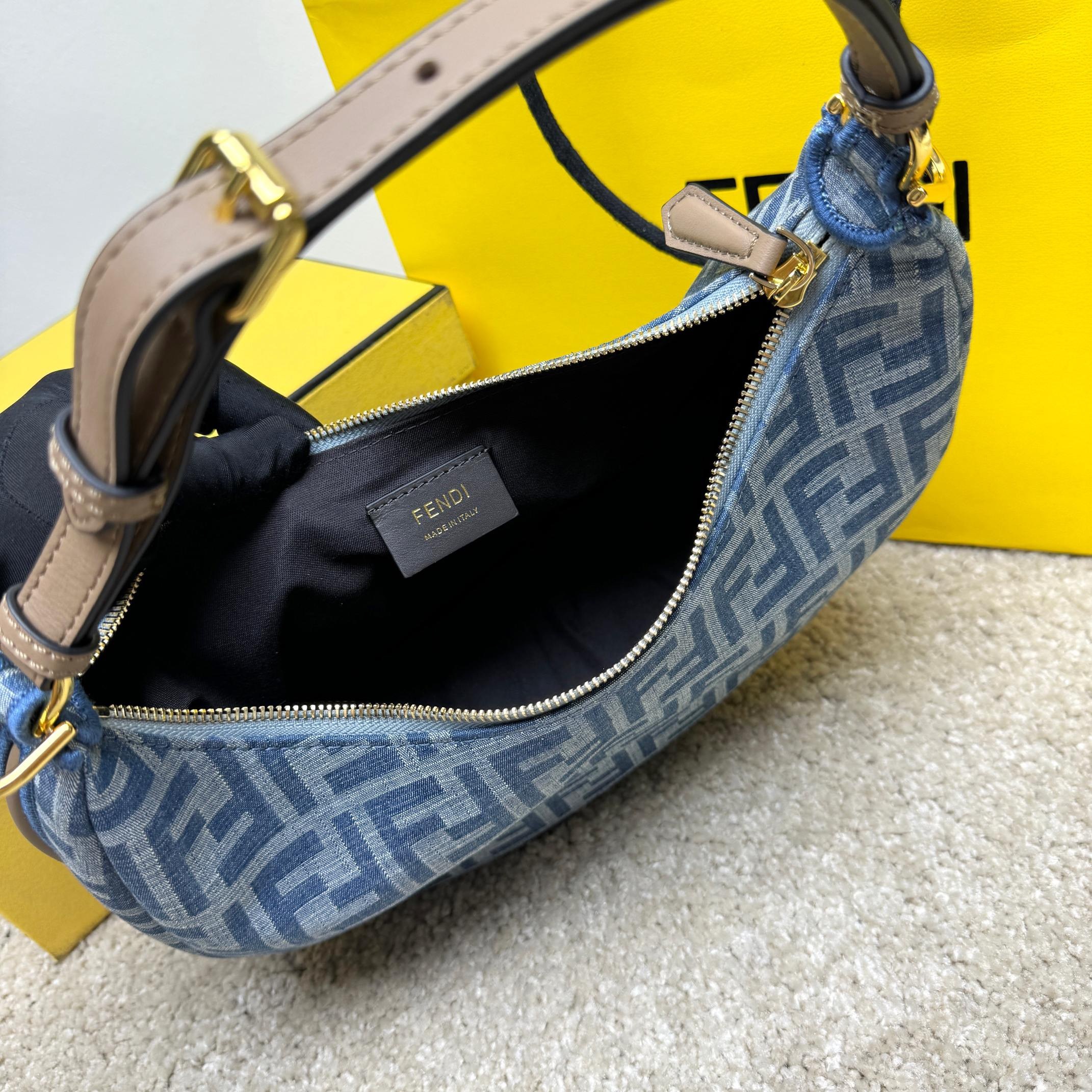 Borsa a forma di cuore Fendi Dimensioni: 29*24*10cm