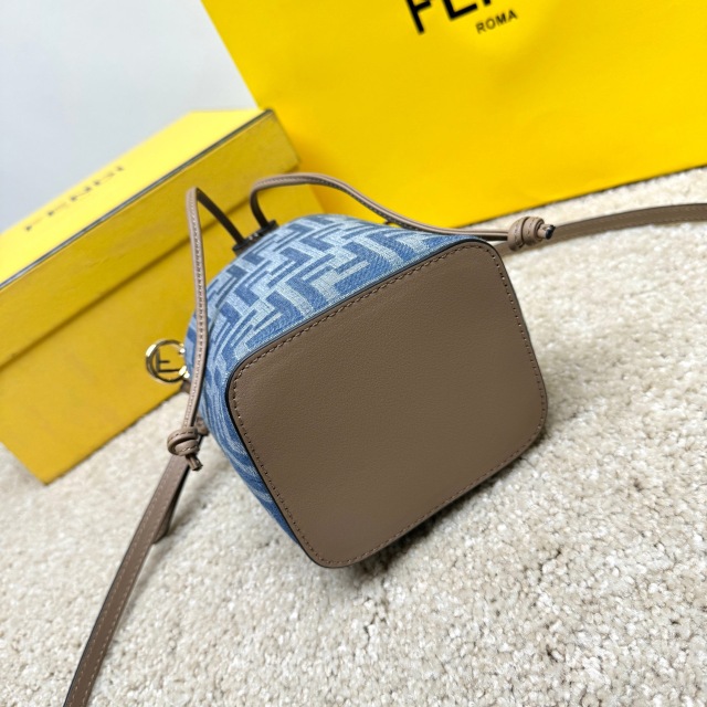 Borsa a secchiello Fendi Dimensioni: 12*18*10cm