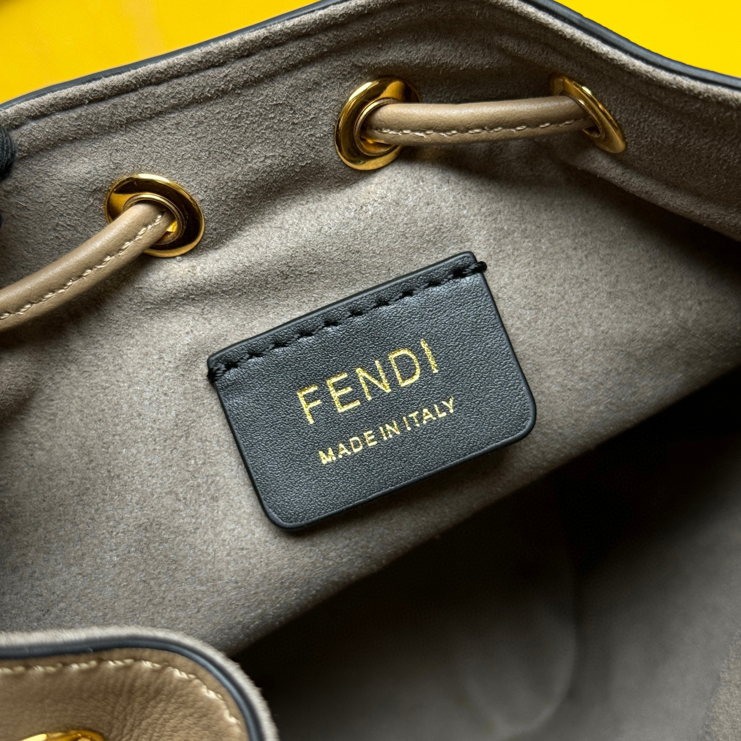 Borsa a secchiello Fendi Dimensioni: 12*18*10cm