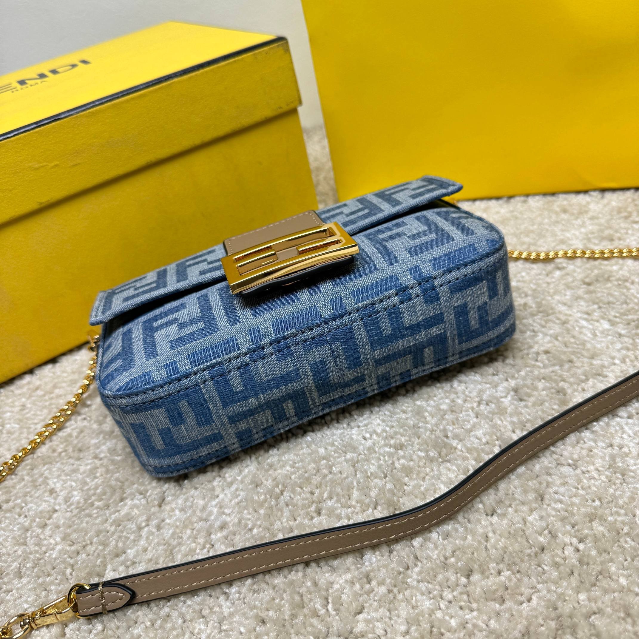 Borsa baguette Fendi Dimensioni: 20*13*5cm
