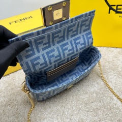 Borsa baguette Fendi Dimensioni: 20*13*5cm