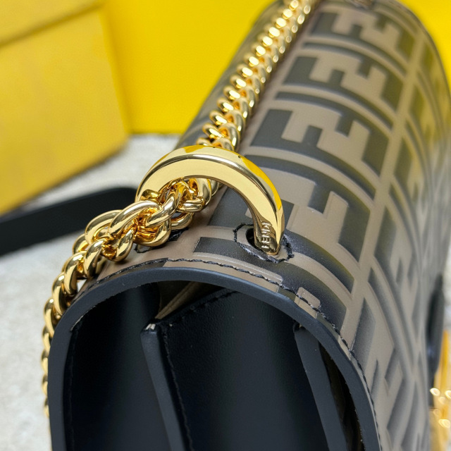 Fendi 单肩包 尺寸：19*13*9cm