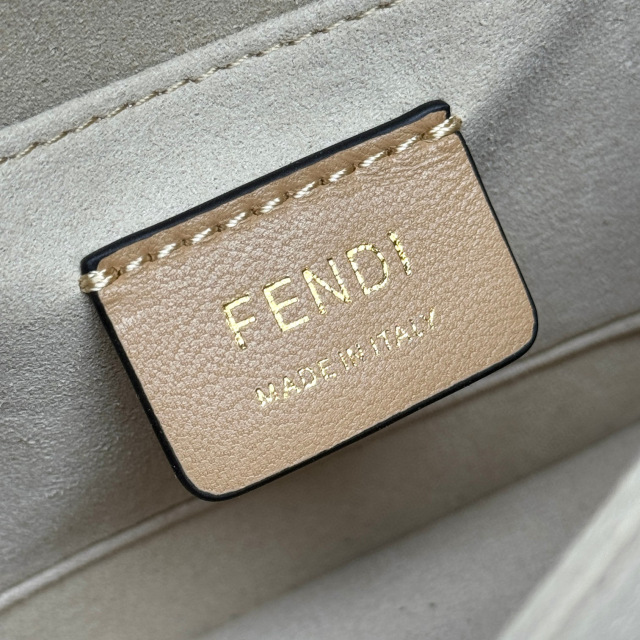 Fendi 单肩包 尺寸：19*13*9cm