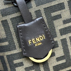 Borsa a mano Fendi Dimensioni: 20*12*9cm