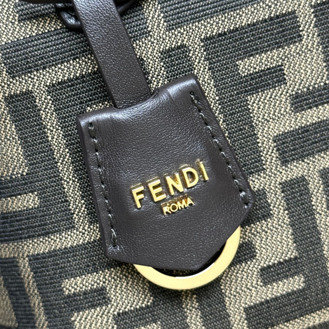Borsa a mano Fendi Dimensioni: 20*12*9cm