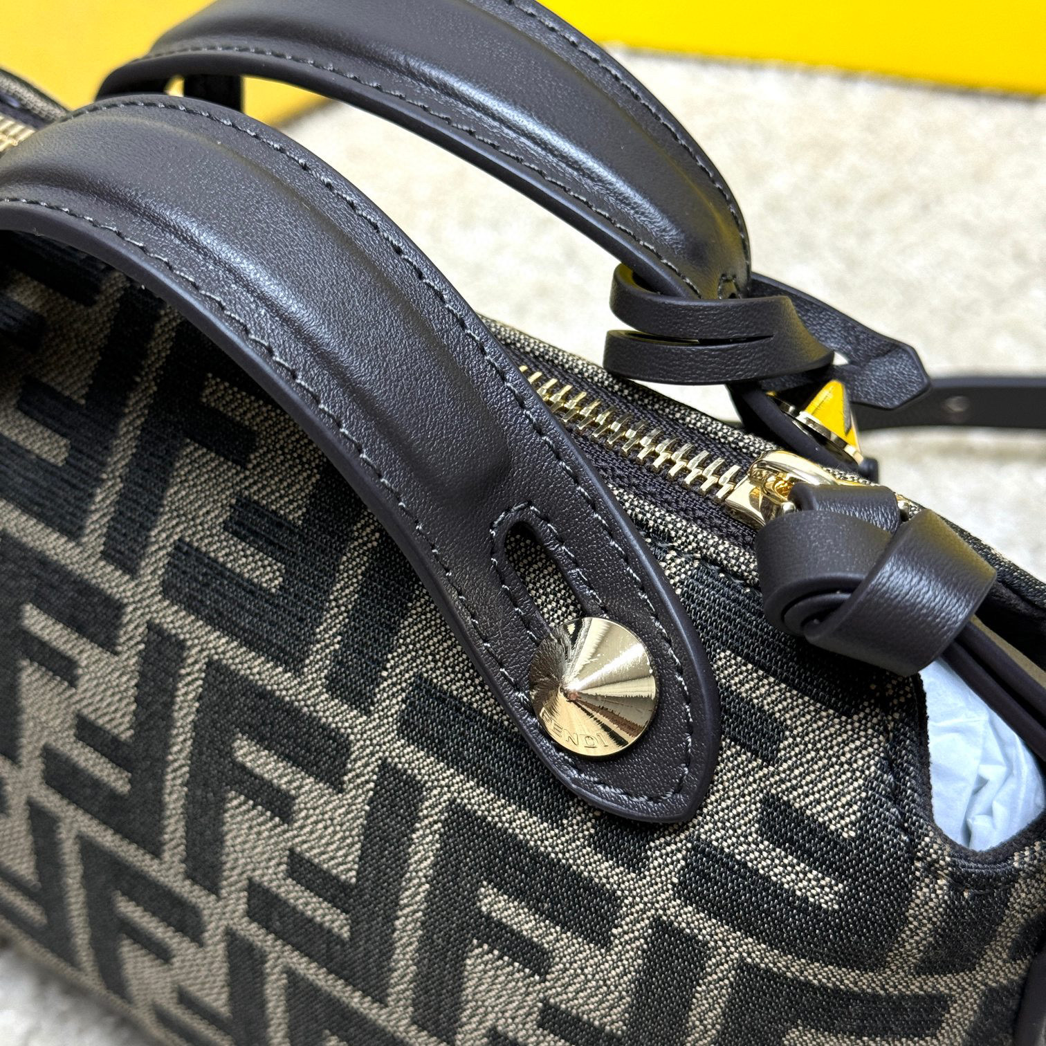 Borsa a mano Fendi Dimensioni: 20*12*9cm