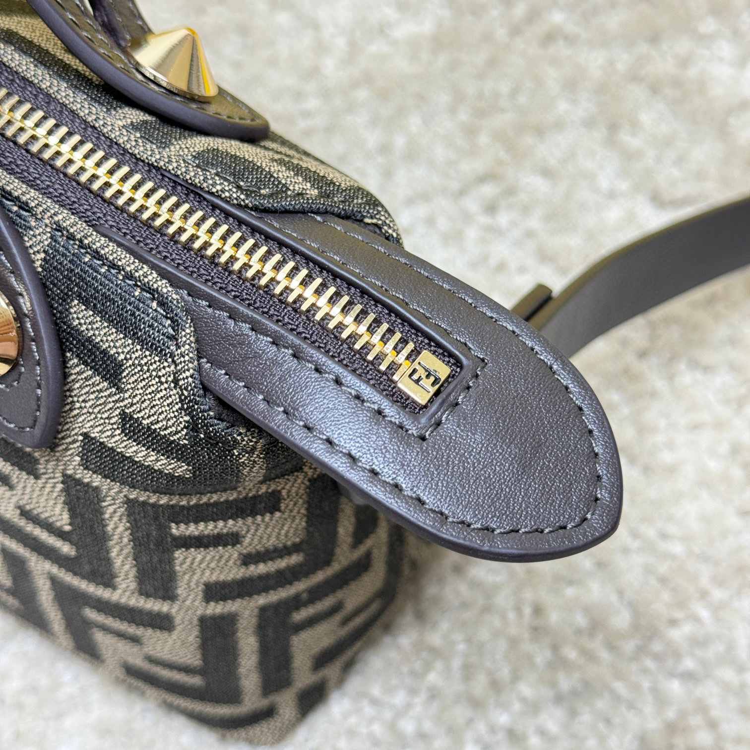 Borsa a mano Fendi Dimensioni: 20*12*9cm
