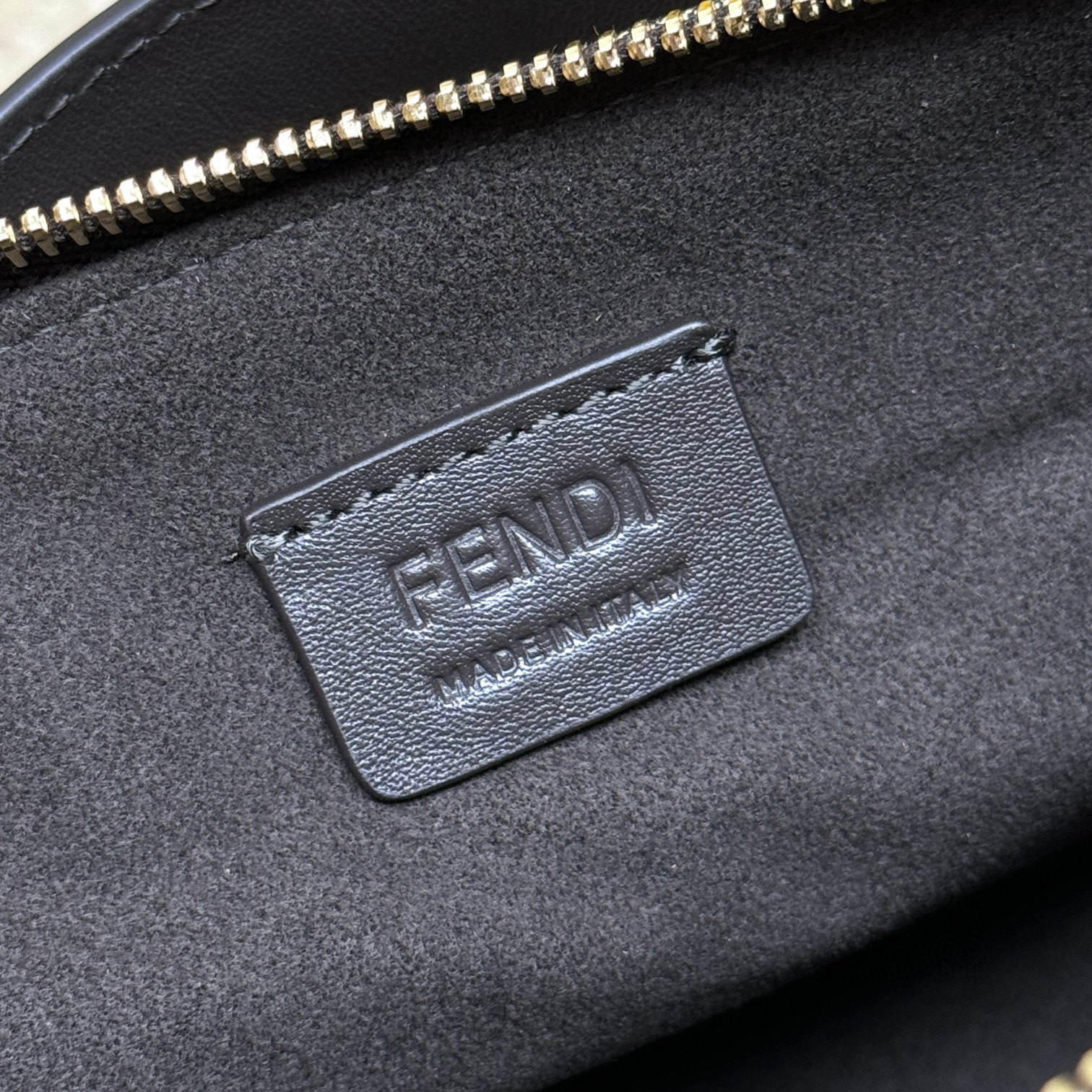 Borsa a mano Fendi Dimensioni: 20*12*9cm