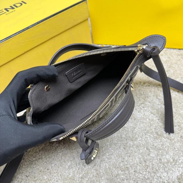 Borsa a mano Fendi Dimensioni: 20*12*9cm