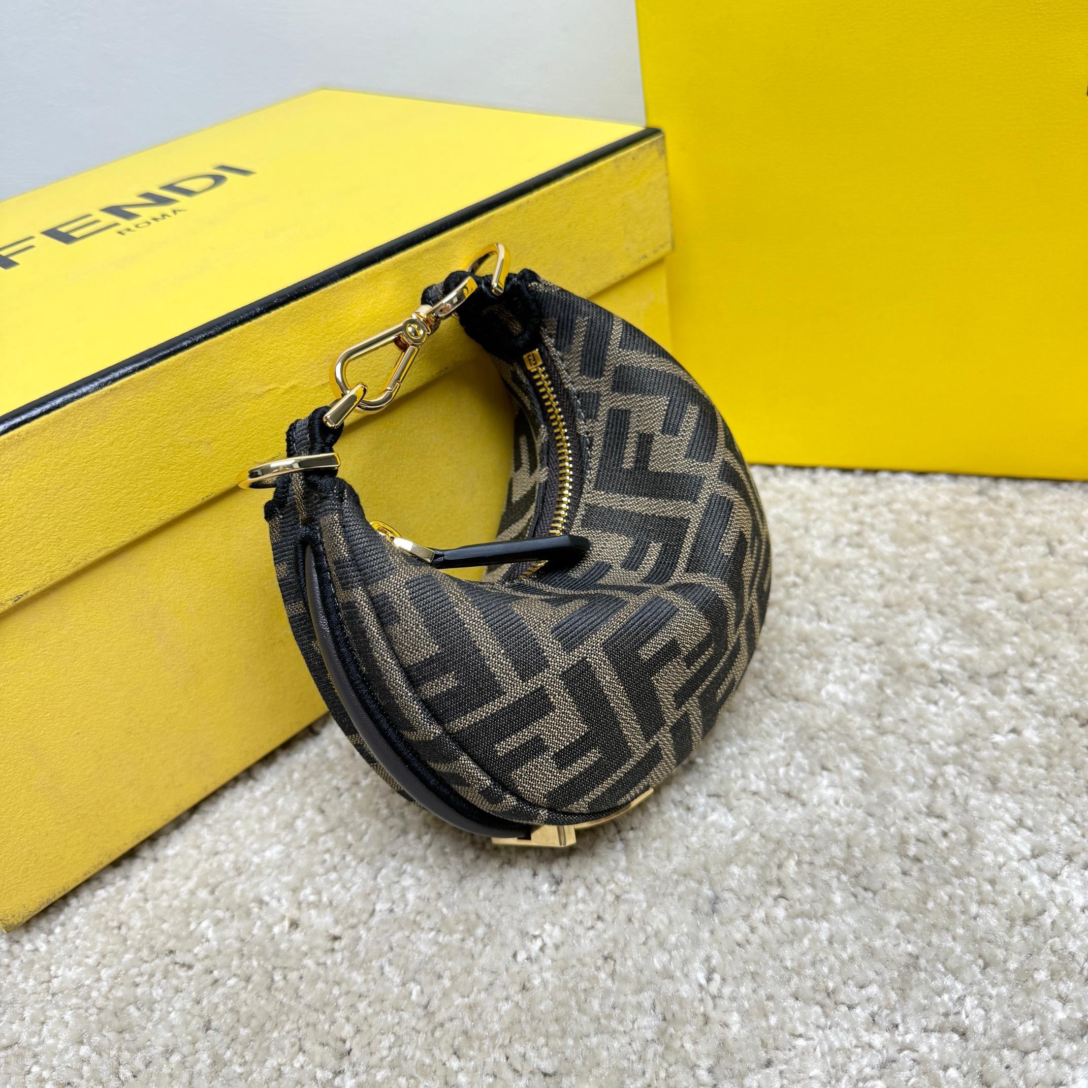 Borsa a forma di cuore Fendi Dimensioni: 16,5*14*5 cm