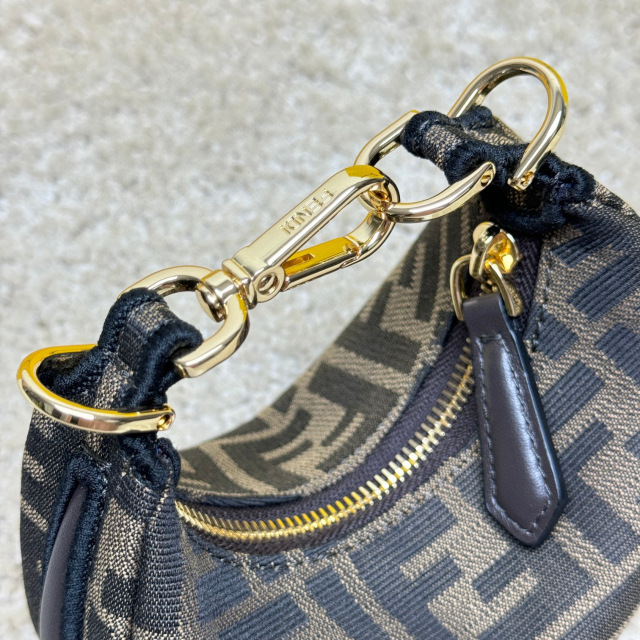 Borsa a forma di cuore Fendi Dimensioni: 16,5*14*5 cm