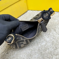 Borsa a forma di cuore Fendi Dimensioni: 16,5*14*5 cm