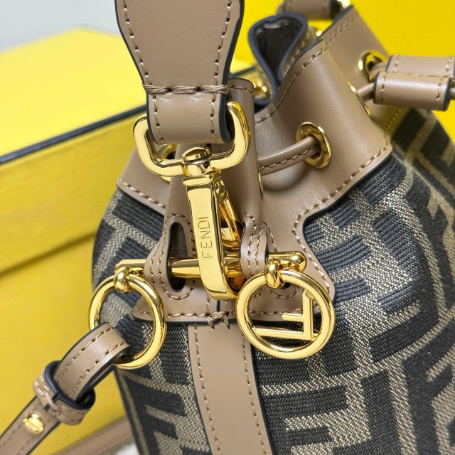 Borsa a secchiello Fendi Dimensioni: 18,5*12*10 cm
