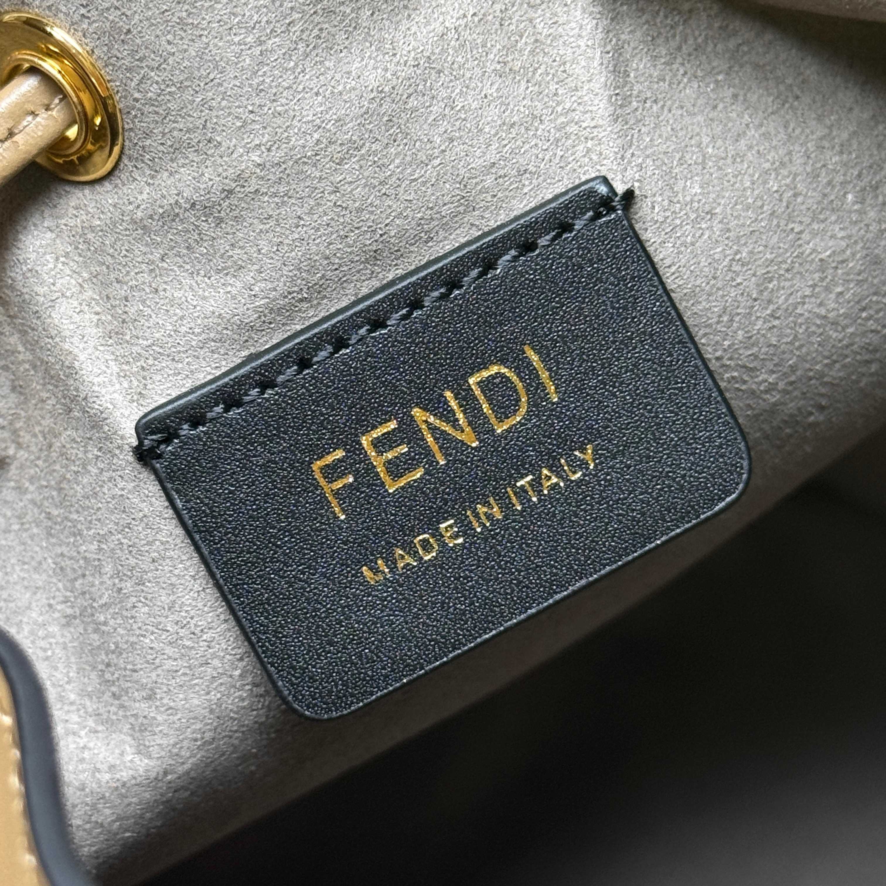 Borsa a secchiello Fendi Dimensioni: 18,5*12*10 cm