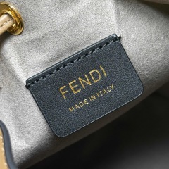Borsa a secchiello Fendi Dimensioni: 18,5*12*10 cm