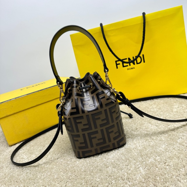 Borsa a secchiello Fendi Dimensioni: 18,5*12*10 cm