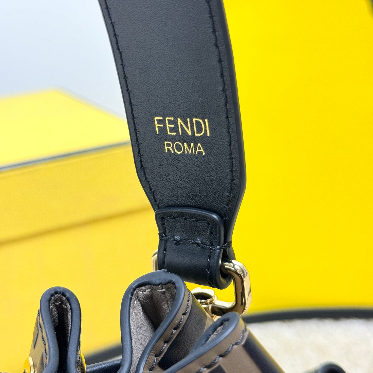 Borsa a secchiello Fendi Dimensioni: 18,5*12*10 cm